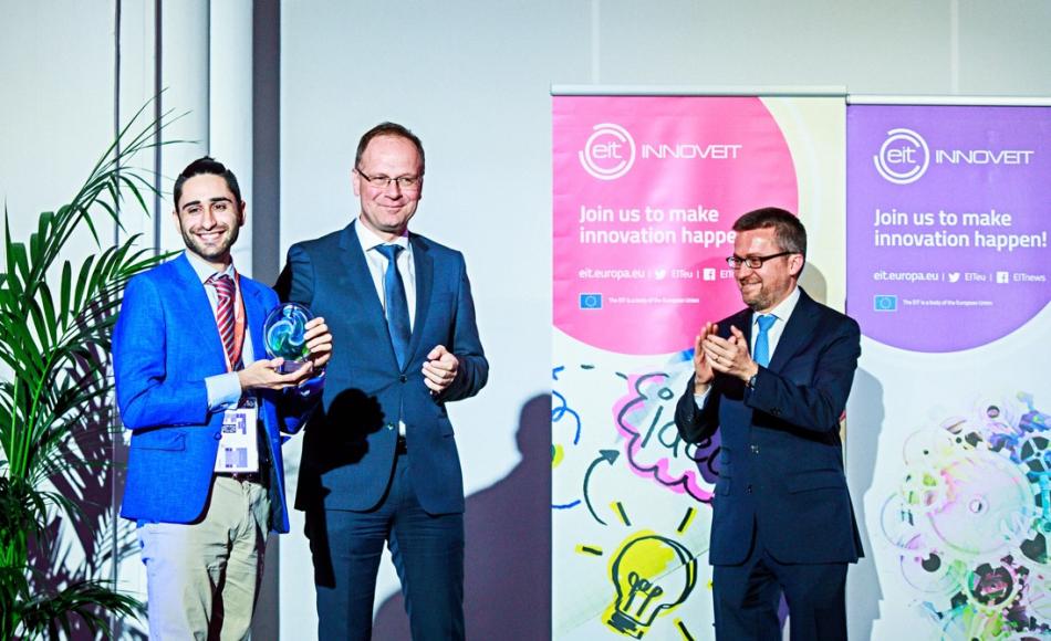  Allen Mohammadi (Hippogriff AB - Complex Disease Detector), EIT CHANGe Award Winner 2016 with Commissioner Navracsics and Commissioner Moedas