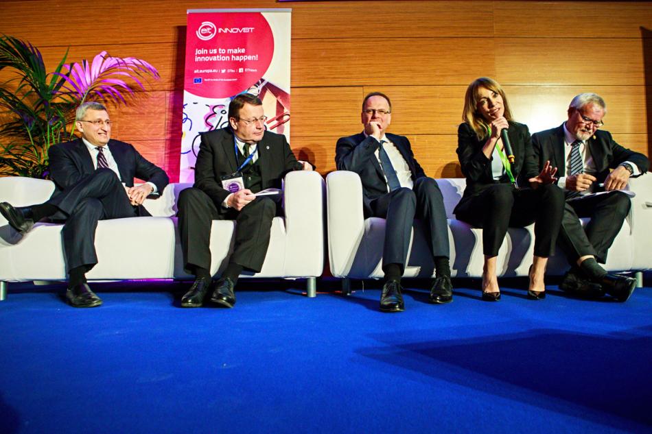 INNOVEIT 2016 - EIT Innovation Forum - Ken Gabriel, Paul Rübig, Tibor Navracsics, María Garaña, Peter Olesen (from left to right) - Joining forces for innovation in Europe